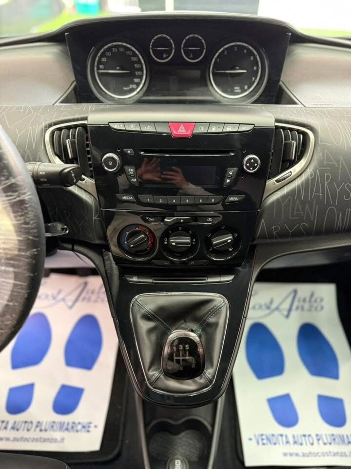 Lancia Ypsilon 0.9 TwinAir 85 CV 5 porte Metano Ecochic Elefantino (12)