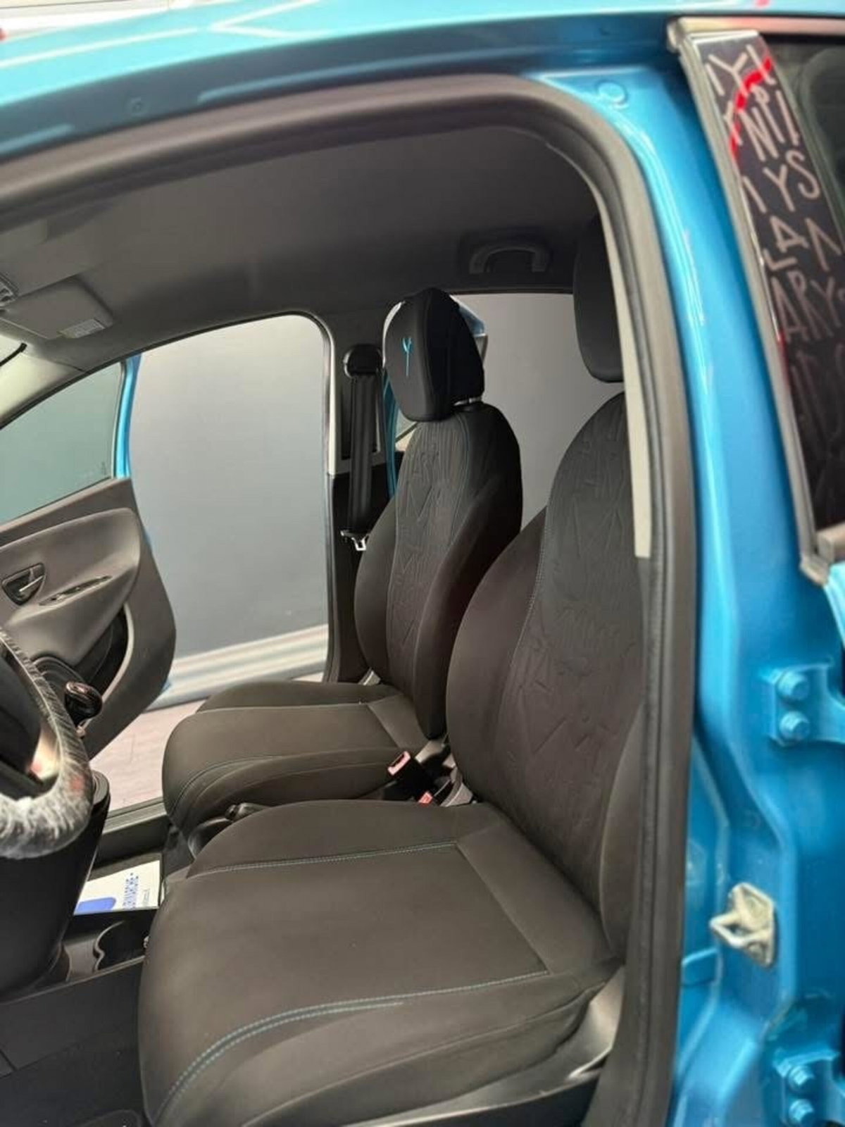 Lancia Ypsilon 0.9 TwinAir 85 CV 5 porte Metano Ecochic Elefantino (13)