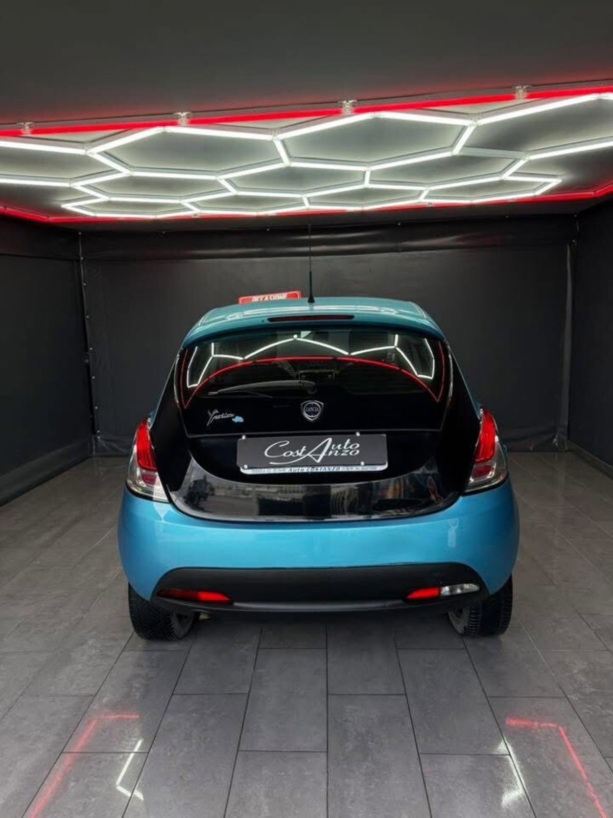 Lancia Ypsilon 0.9 TwinAir 85 CV 5 porte Metano Ecochic Elefantino (6)