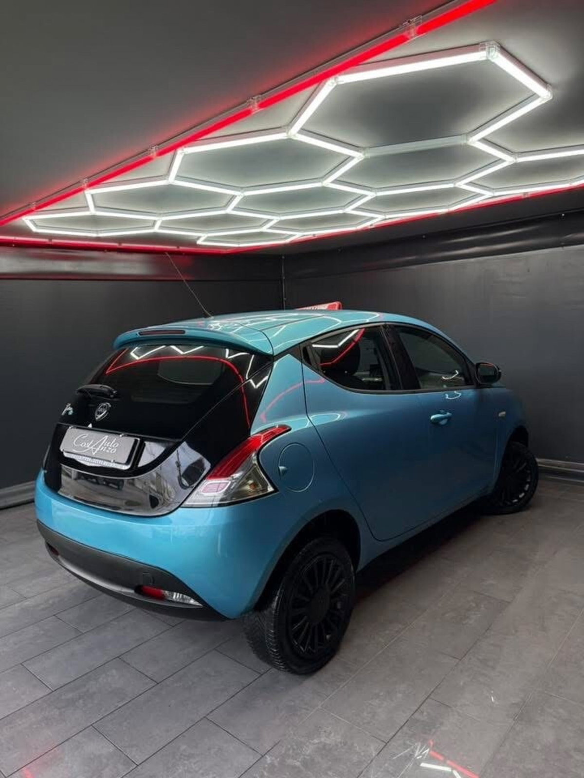 Lancia Ypsilon 0.9 TwinAir 85 CV 5 porte Metano Ecochic Elefantino (7)