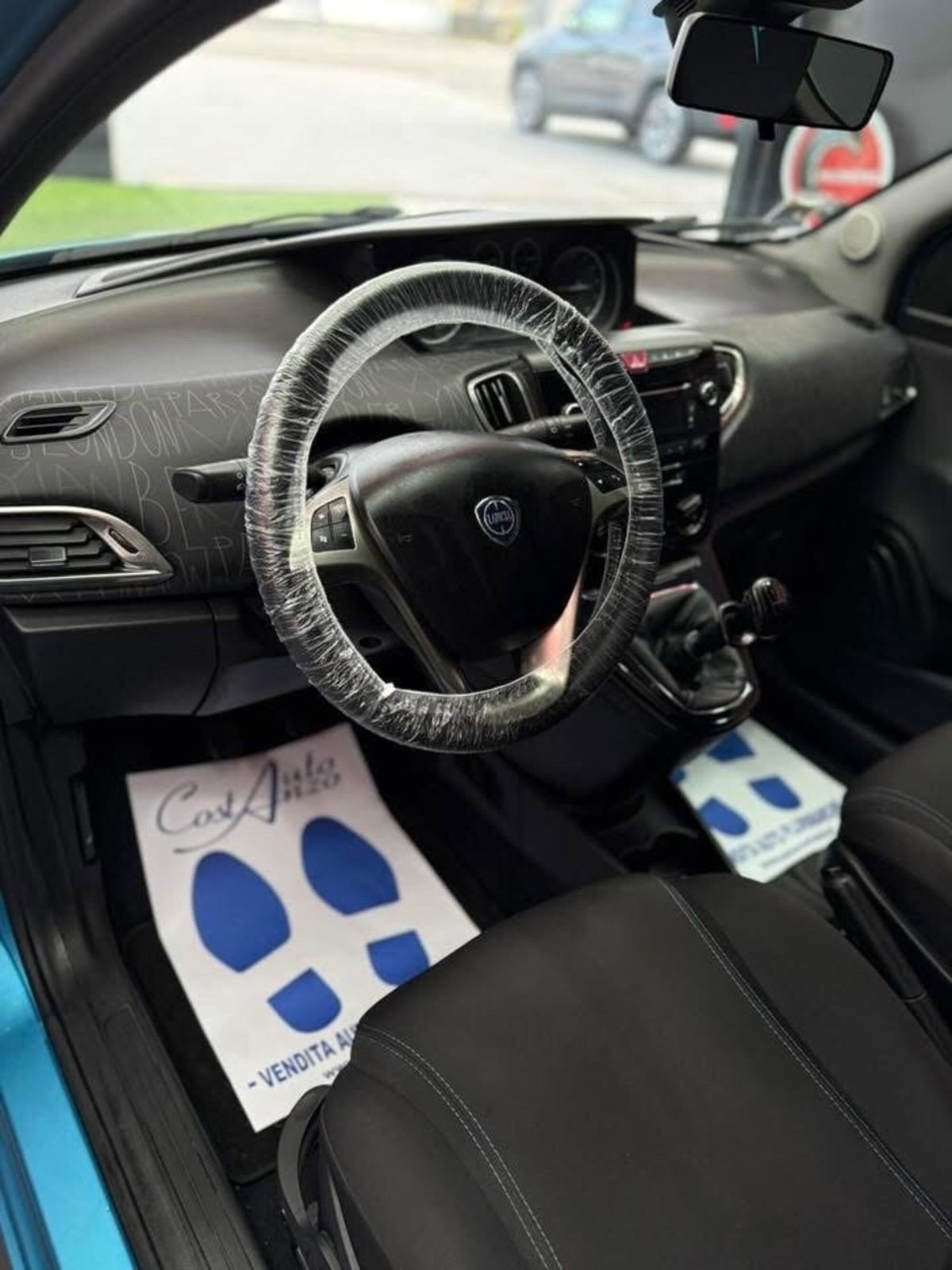 Lancia Ypsilon 0.9 TwinAir 85 CV 5 porte Metano Ecochic Elefantino (8)