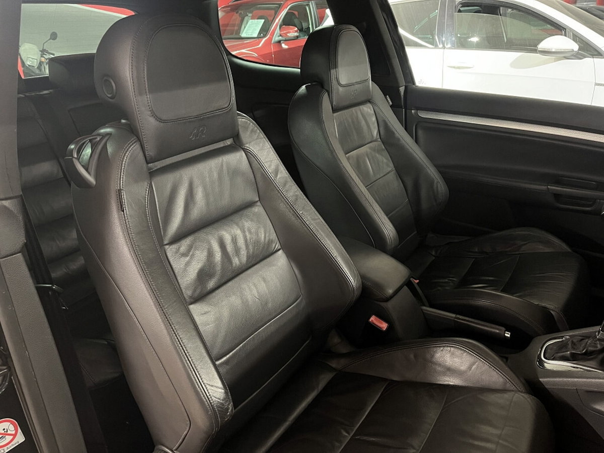 Volkswagen Golf 3.2 VR6 4mot. 3p. DSG R32 (10)