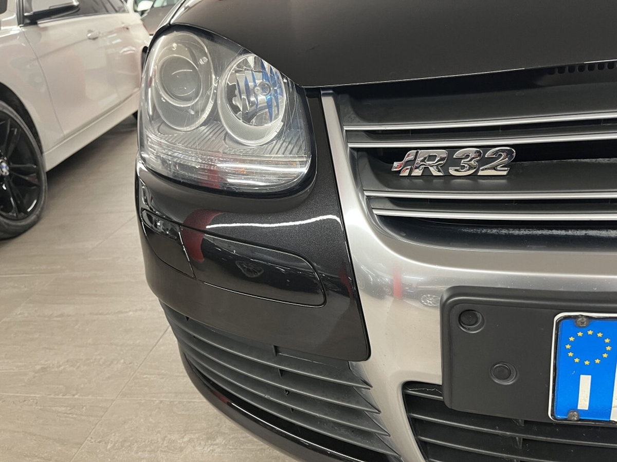 Volkswagen Golf 3.2 VR6 4mot. 3p. DSG R32 (15)