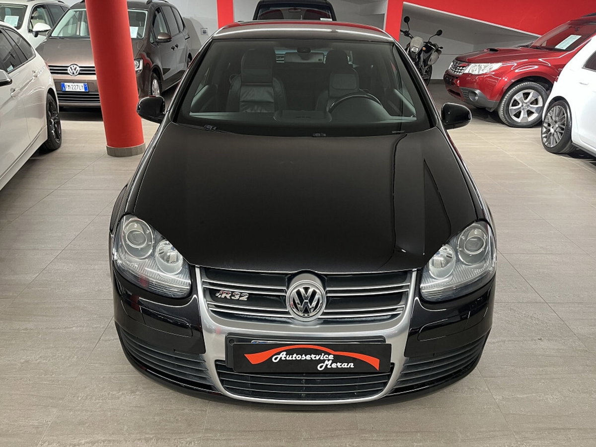 Volkswagen Golf 3.2 VR6 4mot. 3p. DSG R32 (2)