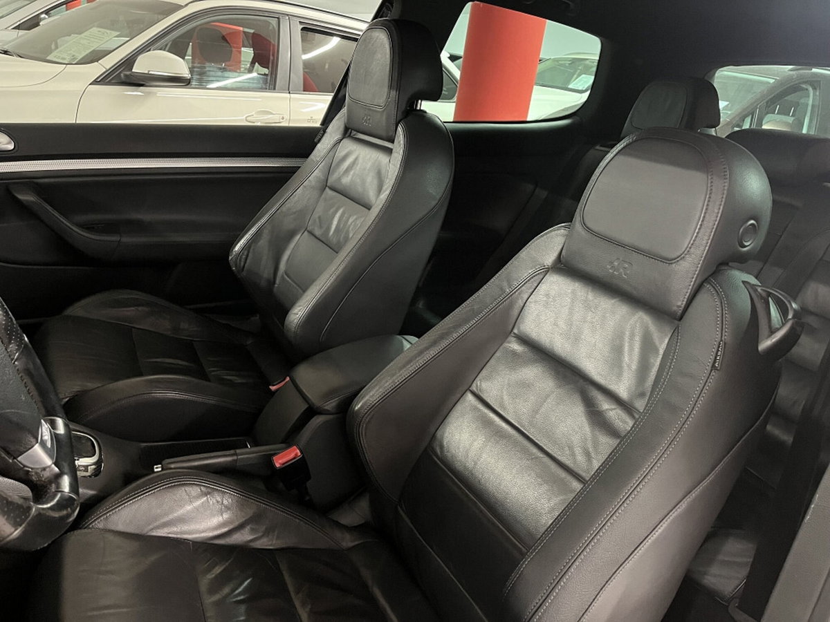 Volkswagen Golf 3.2 VR6 4mot. 3p. DSG R32 (8)