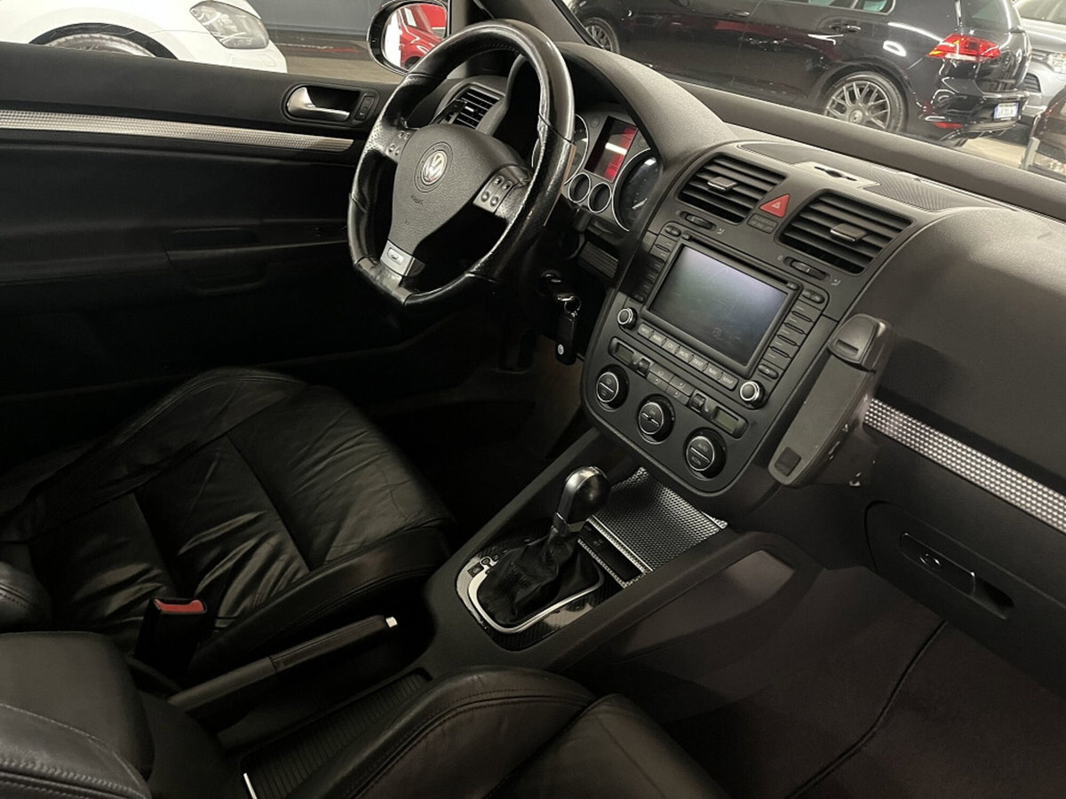 Volkswagen Golf 3.2 VR6 4mot. 3p. DSG R32 (9)