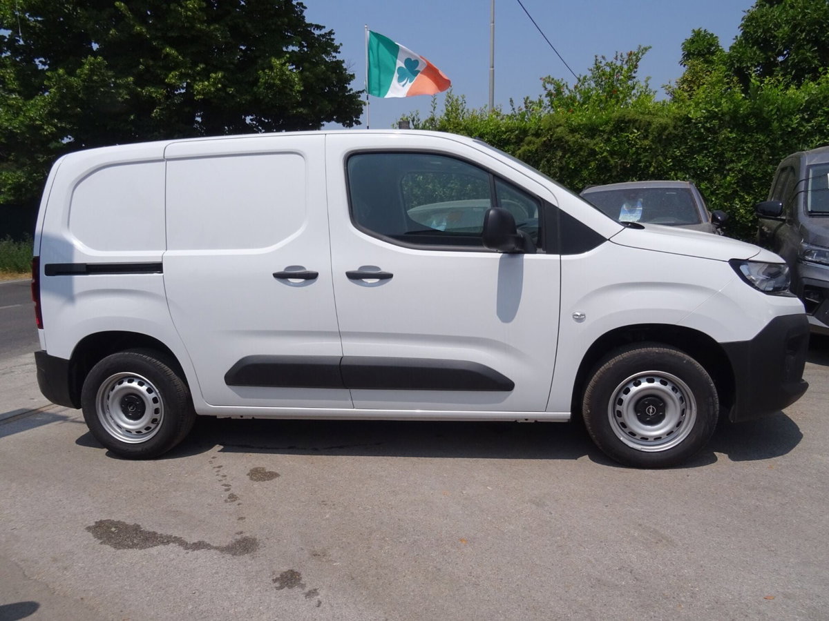 Opel Combo Furgone Cargo 1.5 Diesel 100CV S&S PC 1000kg Edition (10)