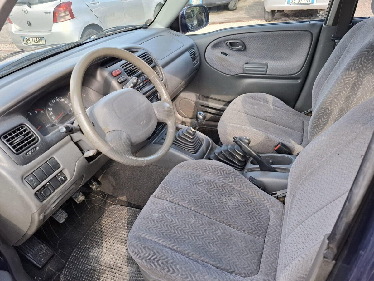 Suzuki Grand Vitara TDI S.W. Autocarro (7)