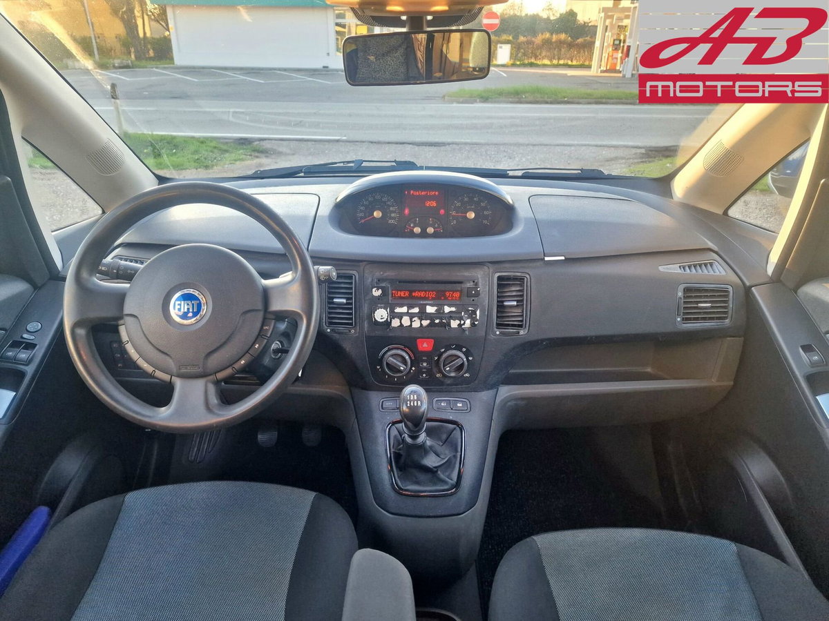 Fiat Idea 1.4 16V Emotion (11)