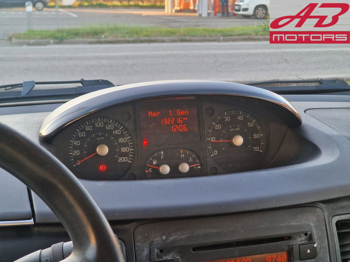 Fiat Idea 1.4 16V Emotion (13)