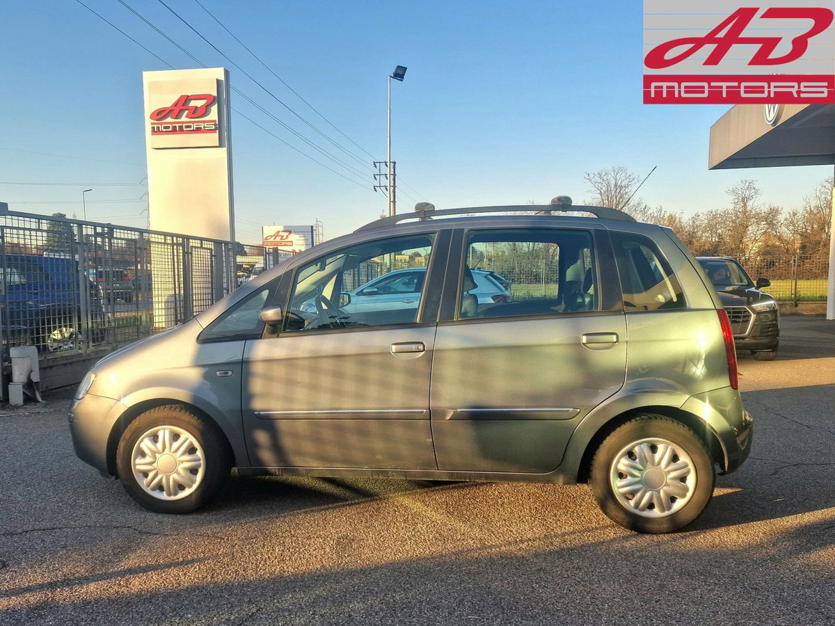 Fiat Idea 1.4 16V Emotion (8)