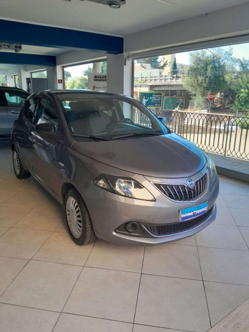 Lancia Ypsilon 1.0 FireFly 5 porte S&S Hybrid Ecochic Silver