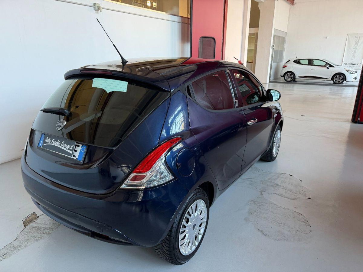 Lancia Ypsilon 1.2 69 CV 5 porte Platinum (10)