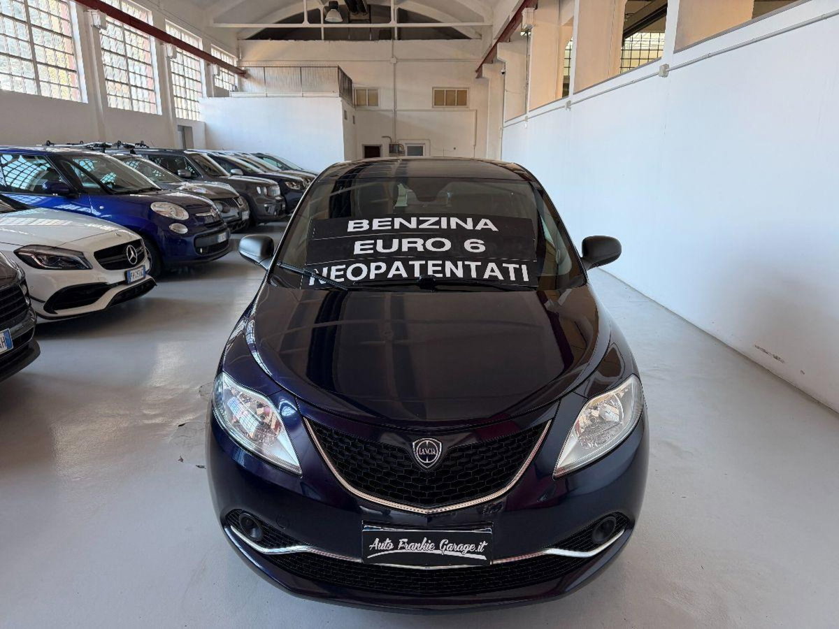 Lancia Ypsilon 1.2 69 CV 5 porte Platinum (2)