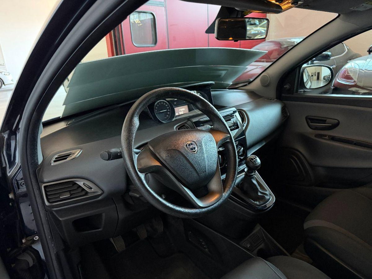 Lancia Ypsilon 1.2 69 CV 5 porte Platinum (5)