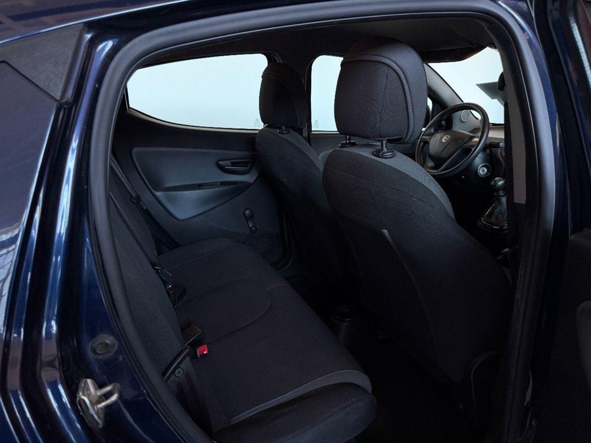 Lancia Ypsilon 1.2 69 CV 5 porte Platinum (7)