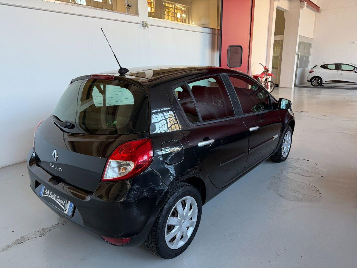 Renault Clio 1.2 16V 5 porte Dynamique (10)