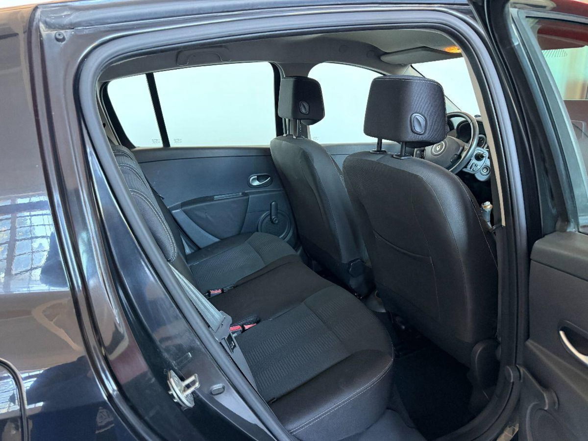 Renault Clio 1.2 16V 5 porte Dynamique (7)