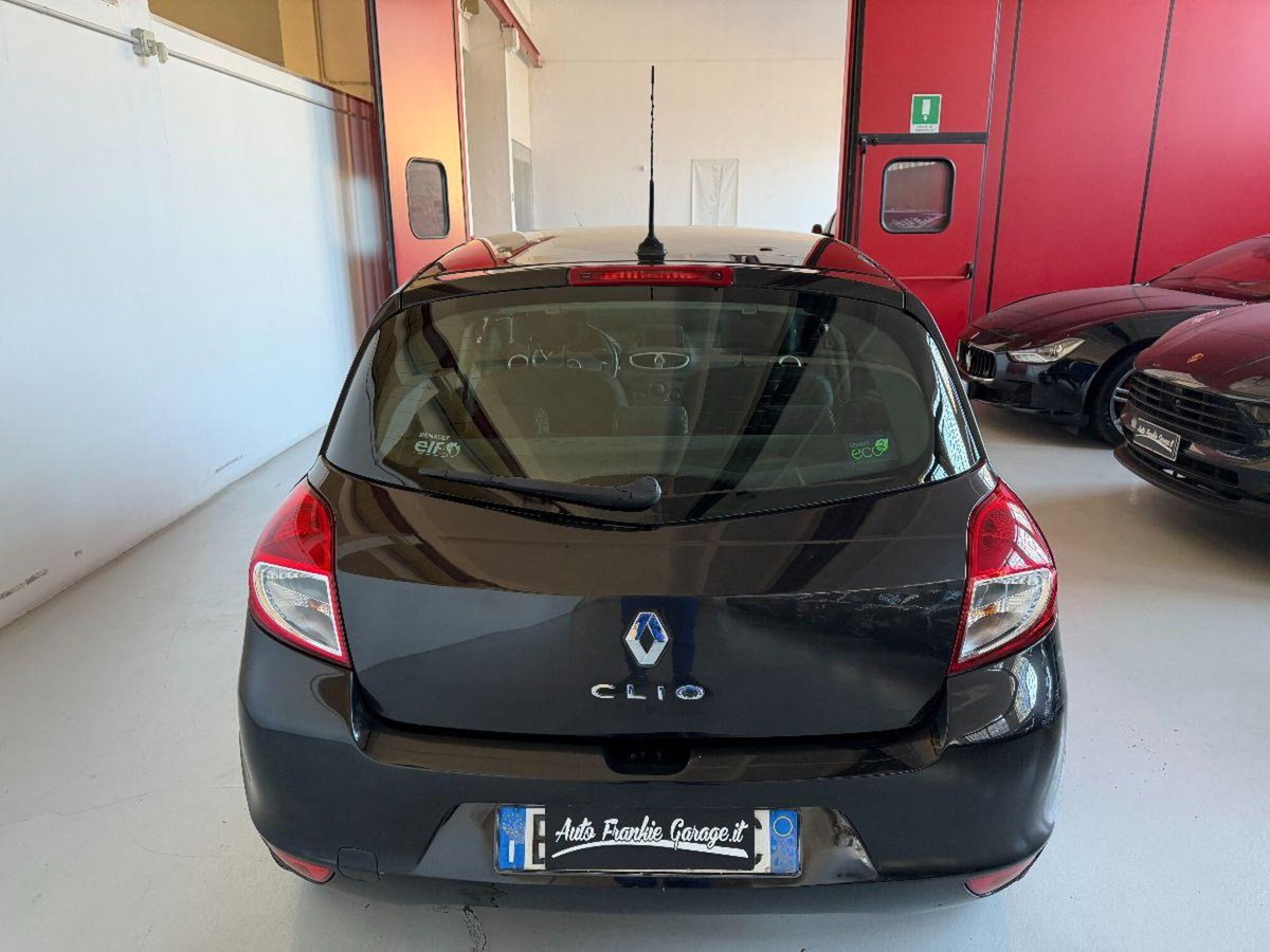 Renault Clio 1.2 16V 5 porte Dynamique (8)