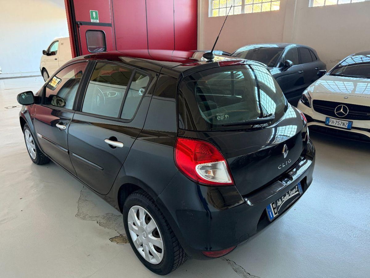 Renault Clio 1.2 16V 5 porte Dynamique (9)