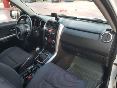 Suzuki Grand Vitara 1.9 DDiS 3p. Evolution Navi (12)