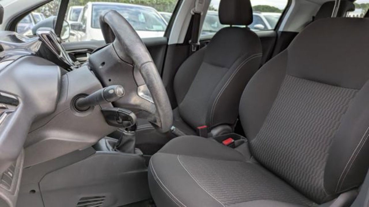 Peugeot 208 82 5 porte Access (10)