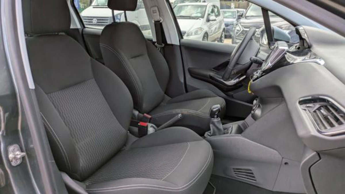 Peugeot 208 82 5 porte Access (11)