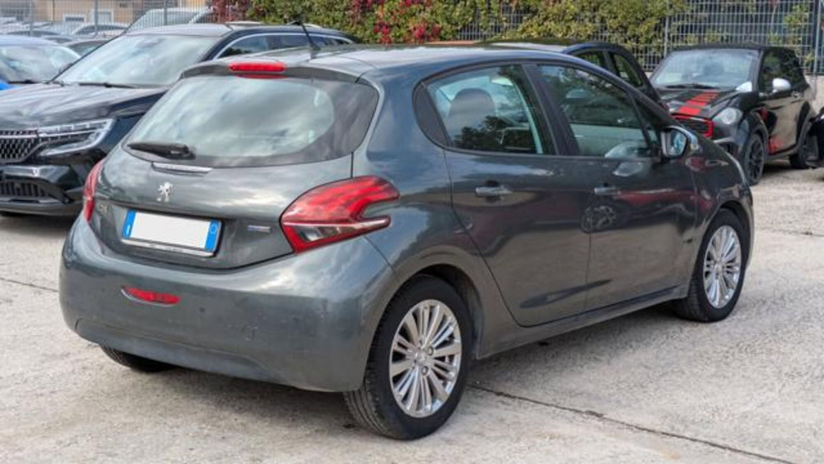 Peugeot 208 82 5 porte Access (4)