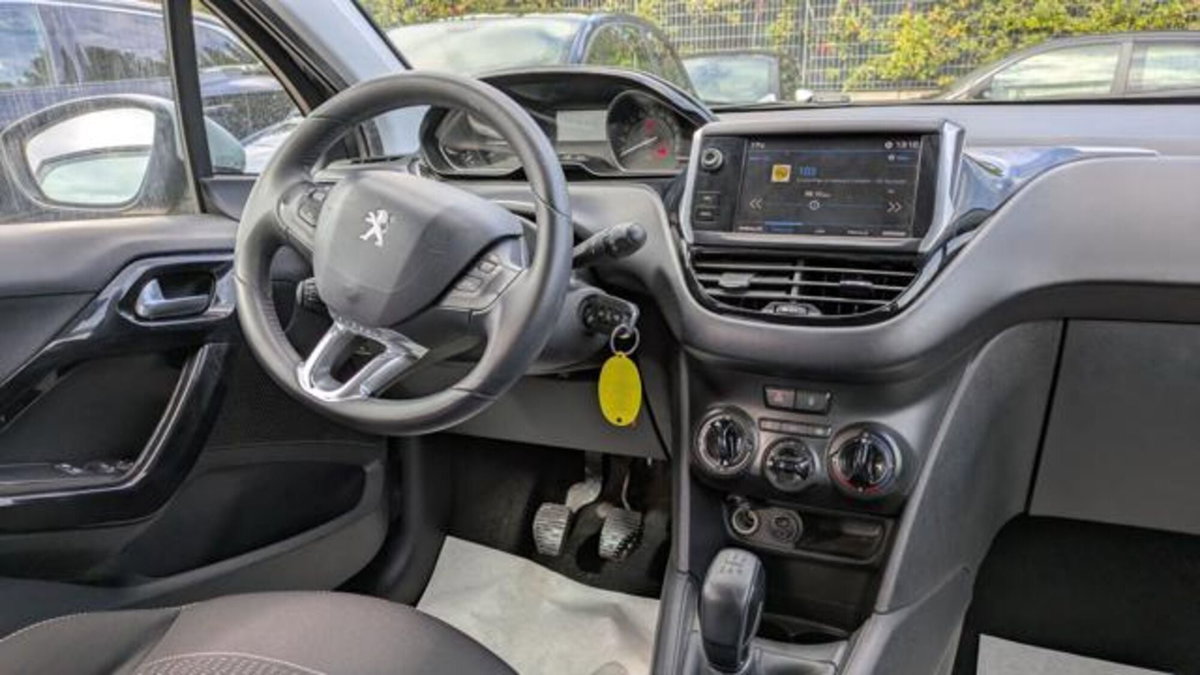 Peugeot 208 82 5 porte Access (7)