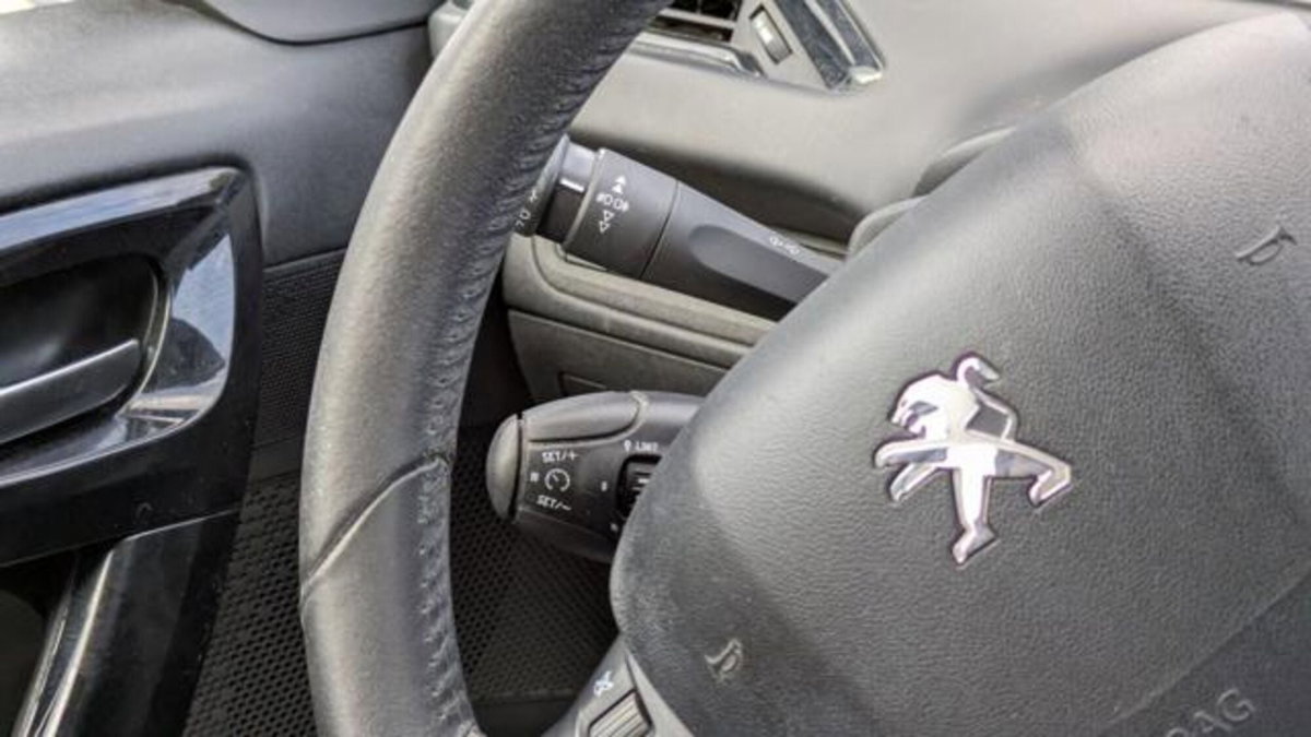 Peugeot 208 82 5 porte Access (9)