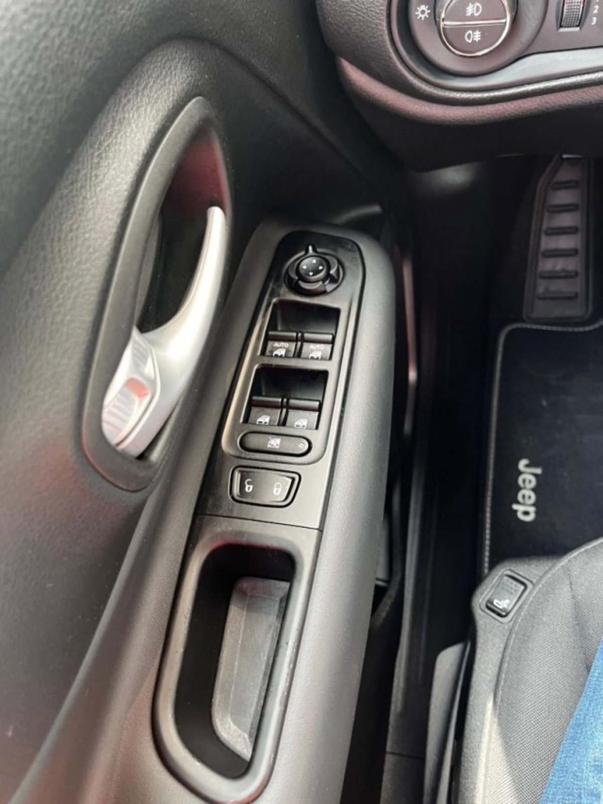 Jeep Renegade 1.5 Turbo T4 MHEV Limited (9)