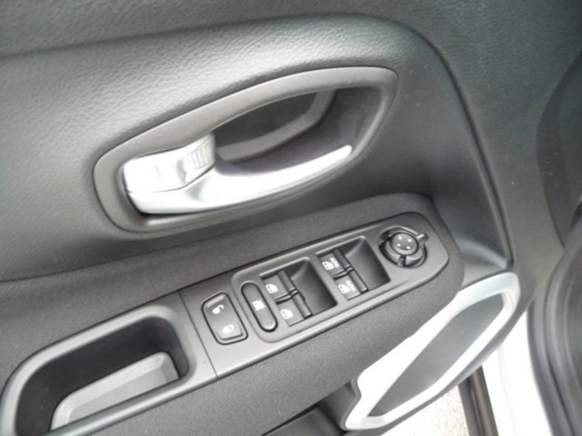 Jeep Renegade 1.6 Mjt 130 CV Business (12)