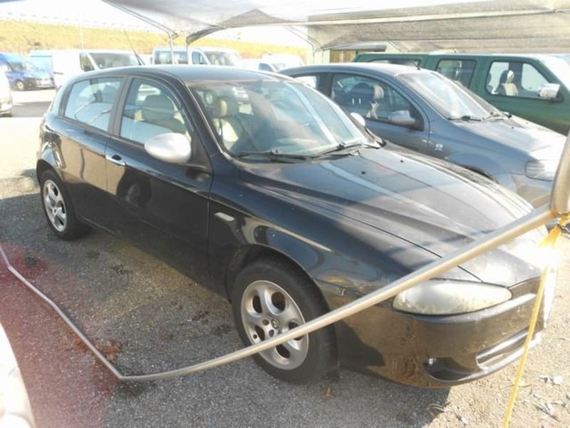 Alfa Romeo 147 1.9 JTD (120) 5 porte Distinctive