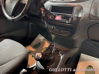 Citroen C2 1.4 HDi 70CV Van Vetrata (13)