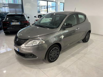 Lancia Ypsilon 1.0 FireFly 5 porte S&S Hybrid Silver Plus usata