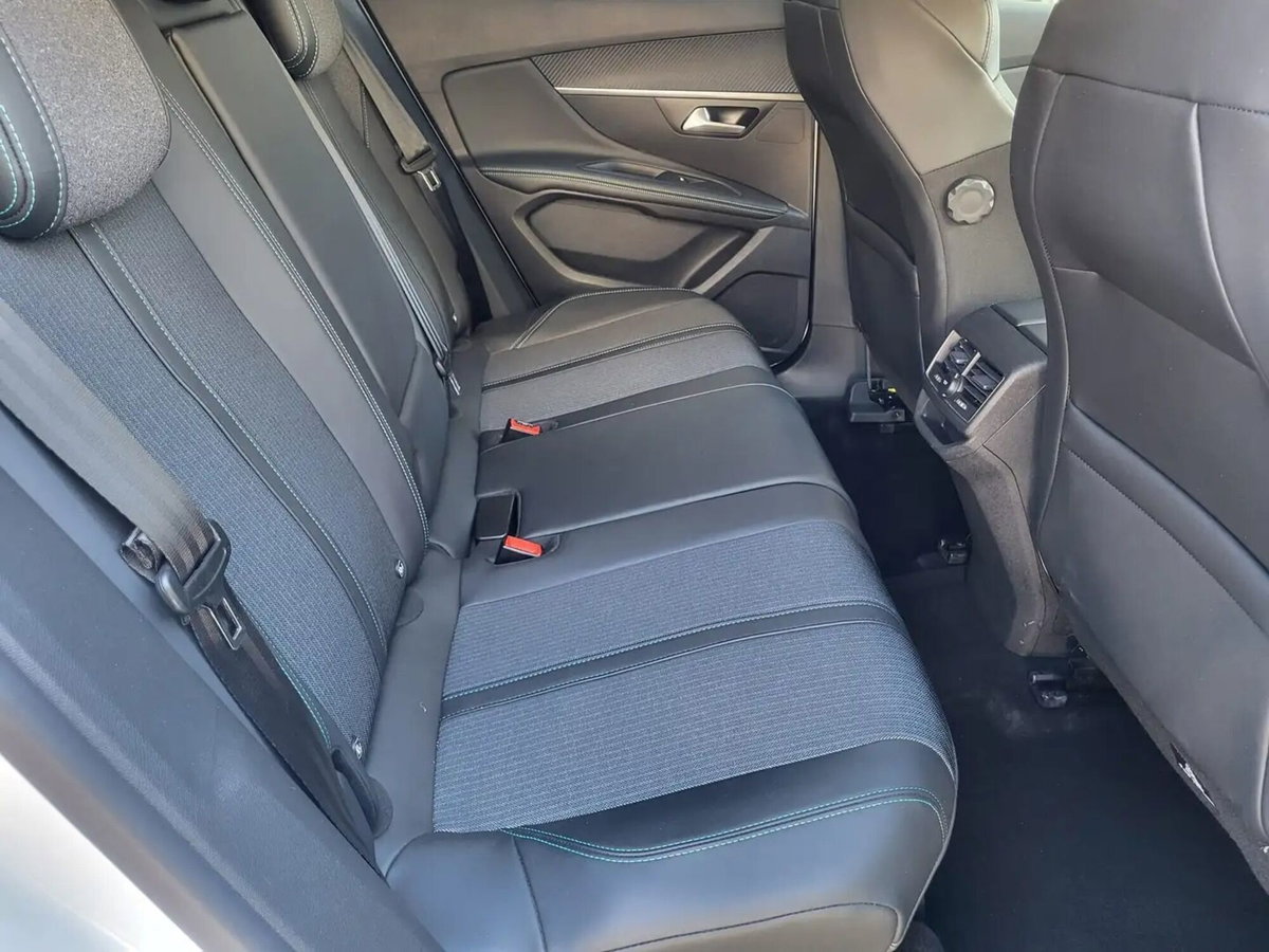Peugeot 3008 BlueHDi 130 S&S EAT8 Allure Pack (15)