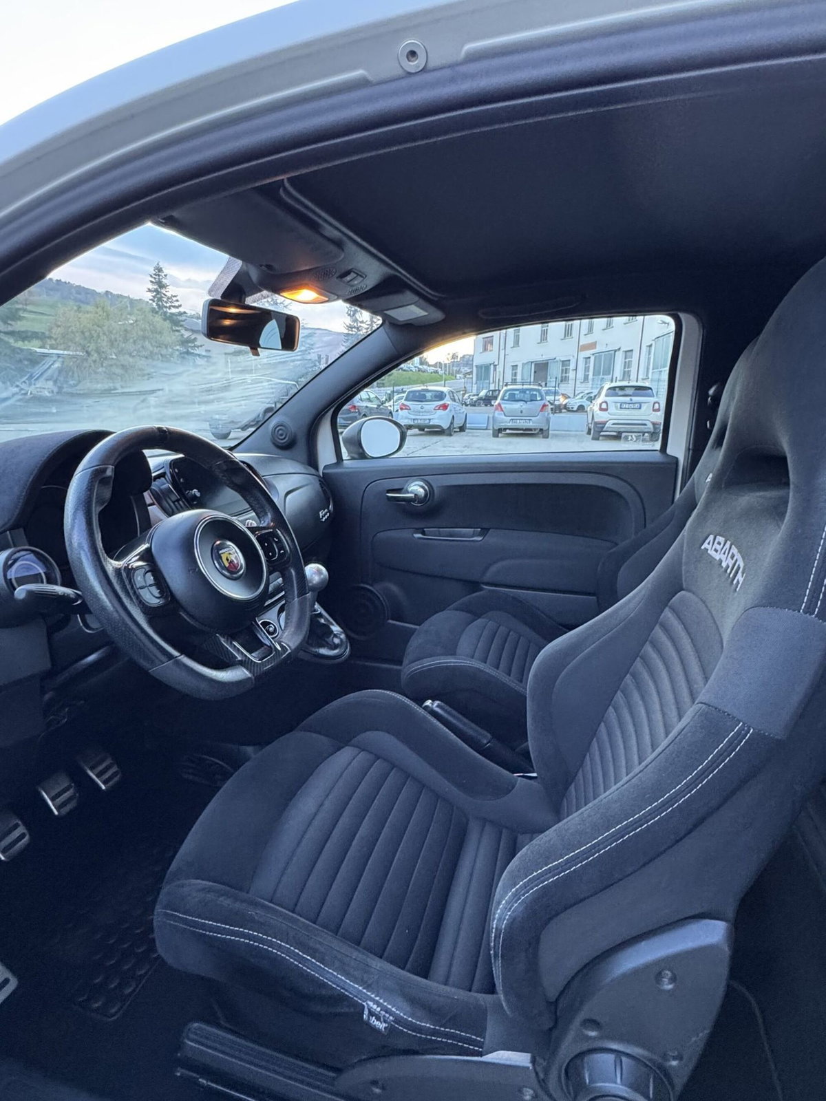 Abarth 595 Cabrio 595 C 1.4 Turbo T-Jet 180 CV Competizione (14)