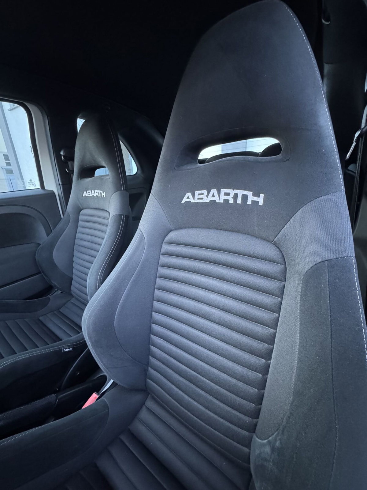 Abarth 595 Cabrio 595 C 1.4 Turbo T-Jet 180 CV Competizione (17)