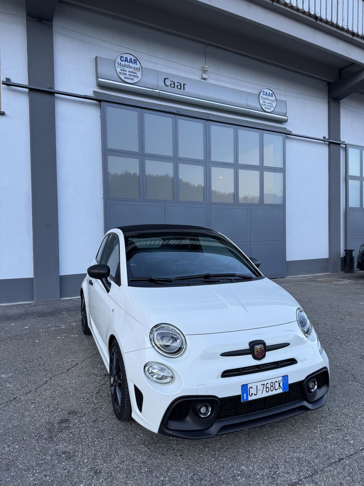 Abarth 595 Cabrio 595 C 1.4 Turbo T-Jet 180 CV Competizione (5)