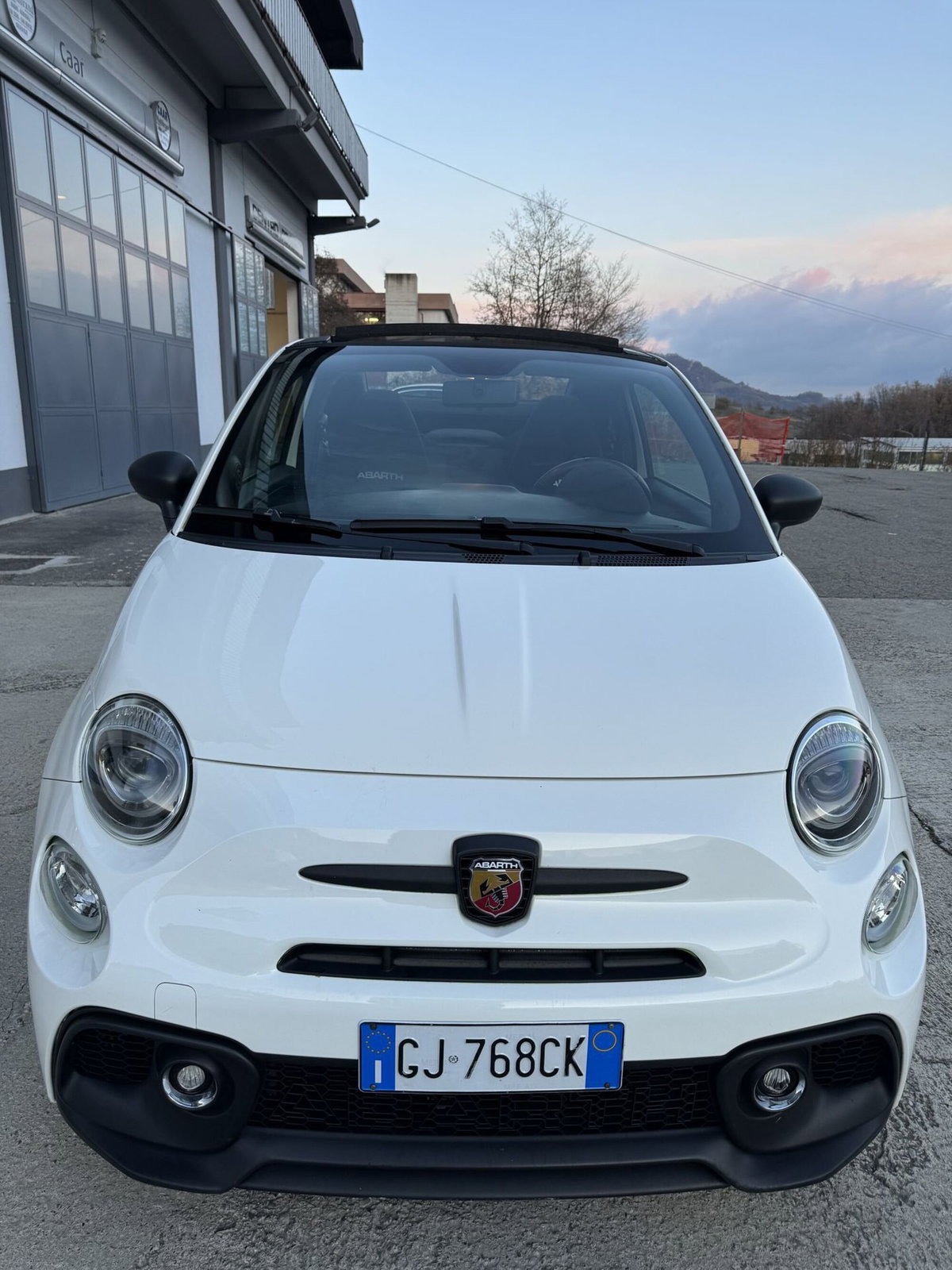 Abarth 595 Cabrio 595 C 1.4 Turbo T-Jet 180 CV Competizione (7)