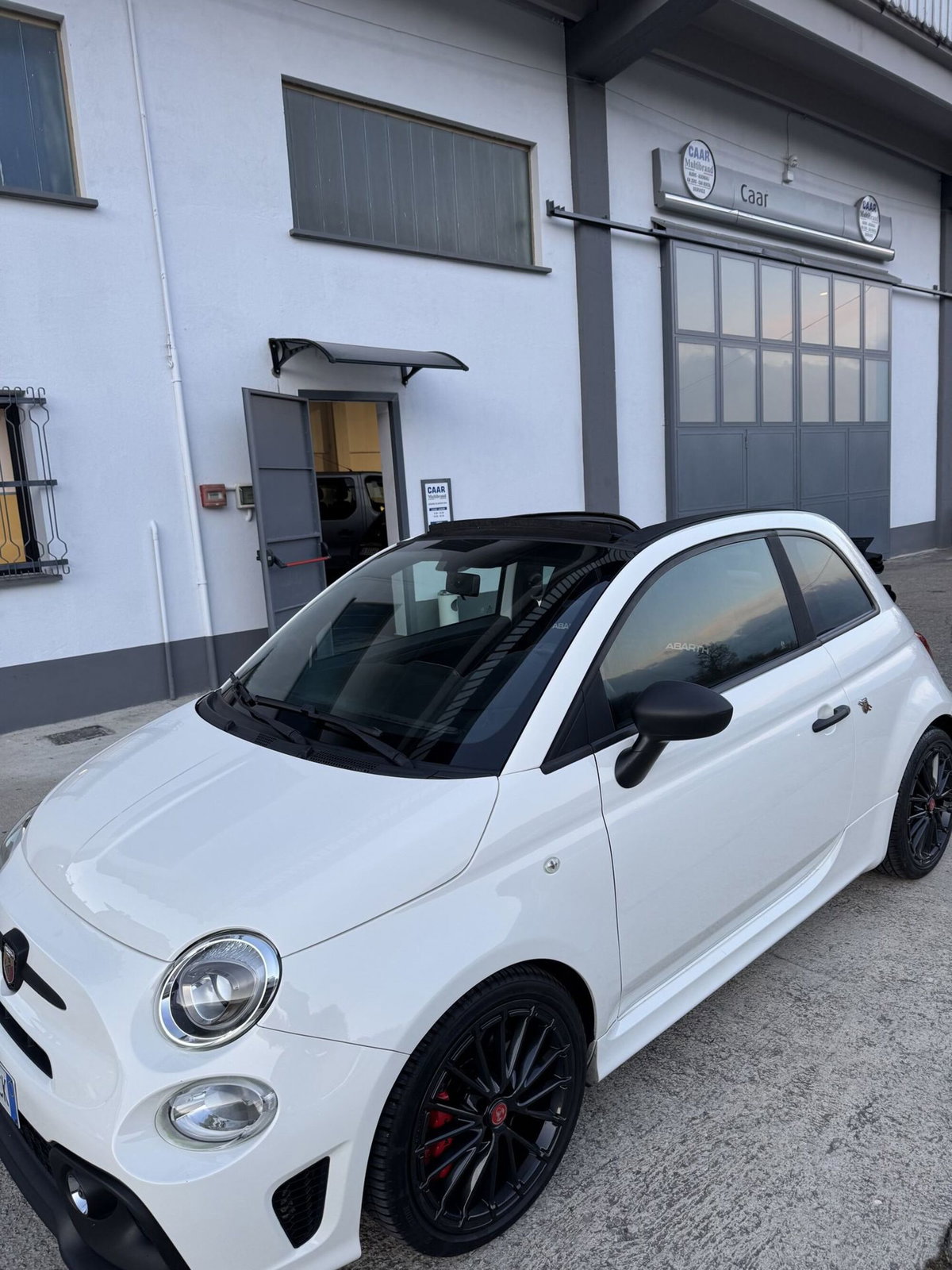 Abarth 595 Cabrio 595 C 1.4 Turbo T-Jet 180 CV Competizione (8)