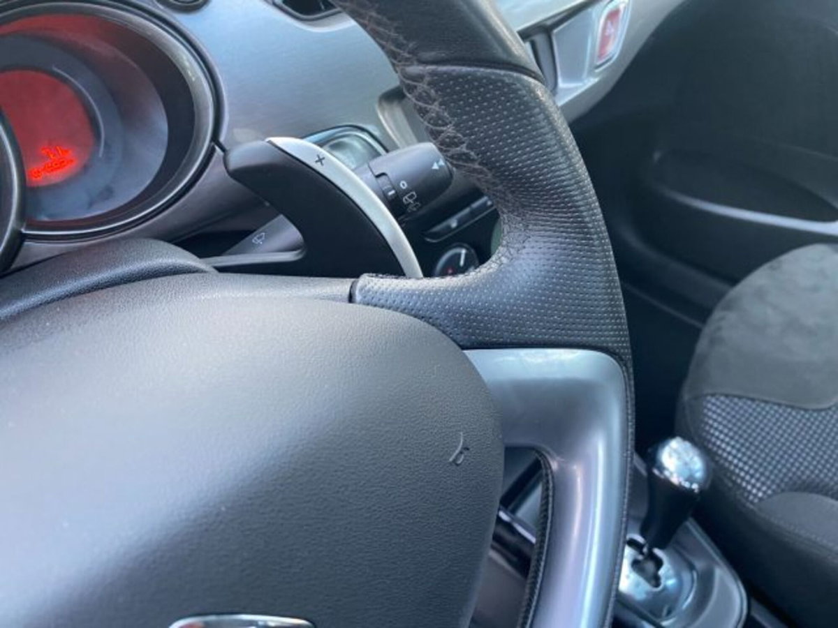 Citroen C3 1.6 e-HDi 90 airdream CMP6 Exclusive (14)