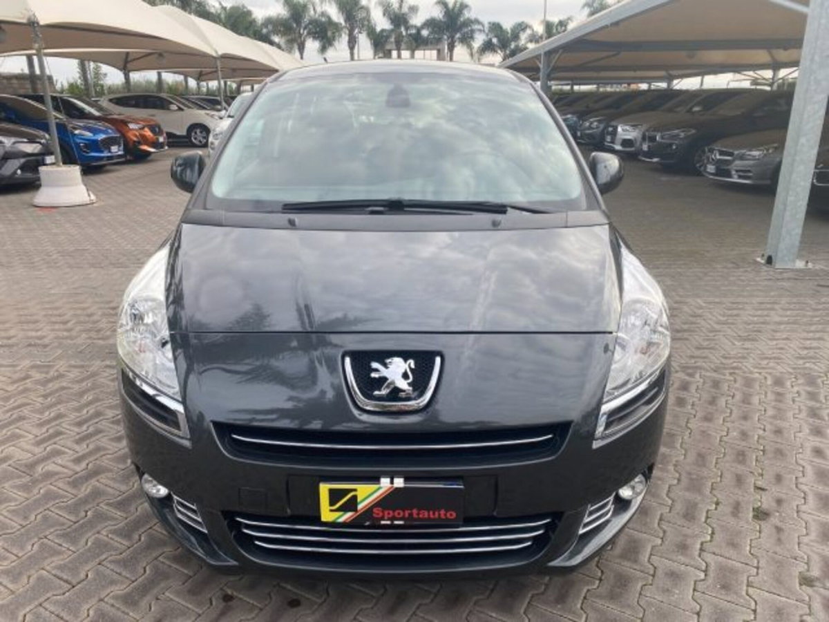 Peugeot 5008 1.6 HDi 115CV Business (15)