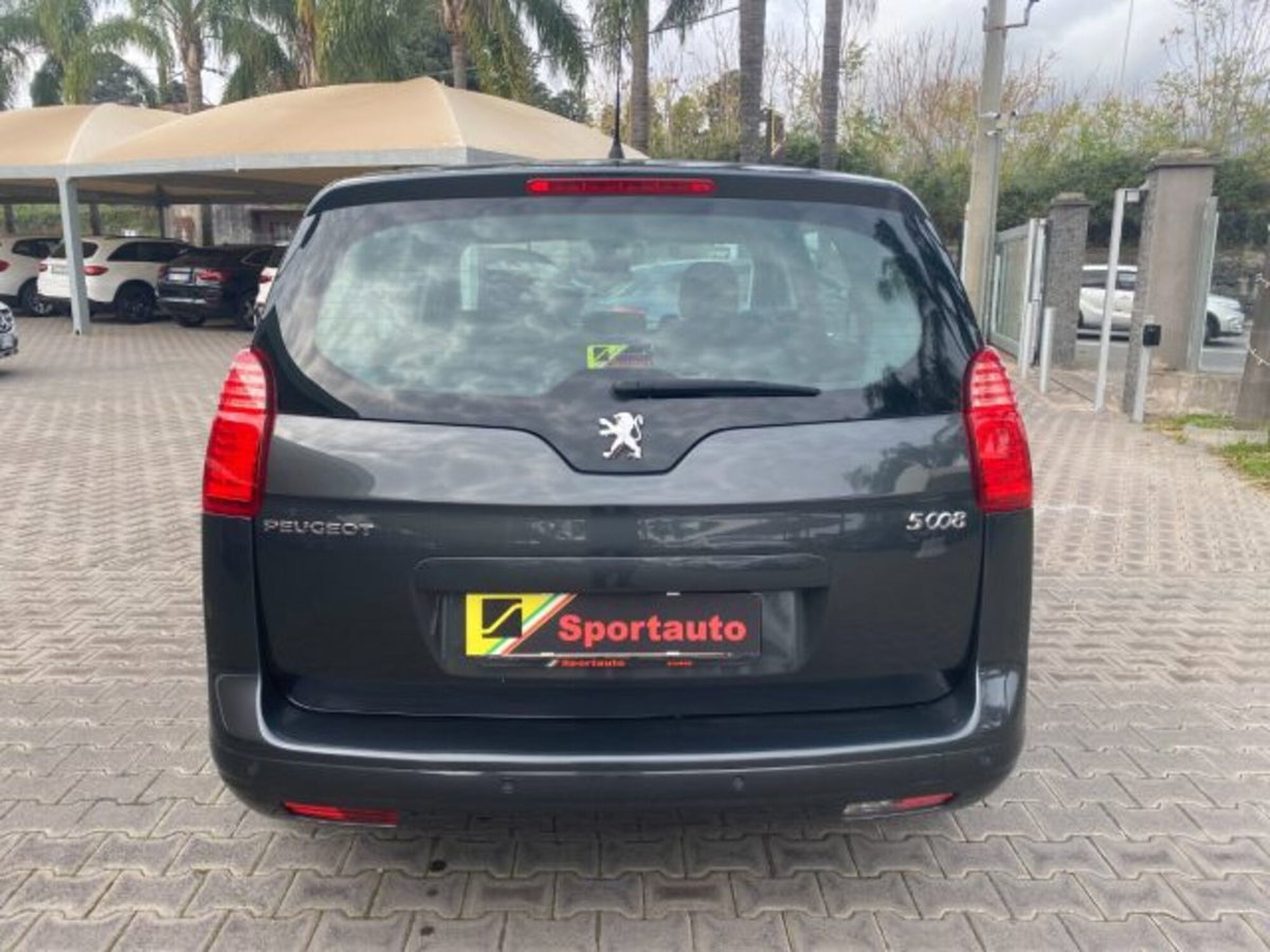 Peugeot 5008 1.6 HDi 115CV Business (16)