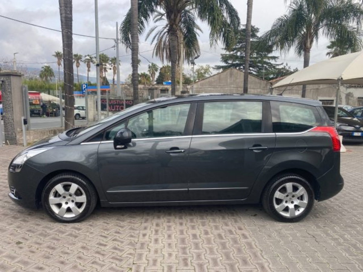 Peugeot 5008 1.6 HDi 115CV Business (18)