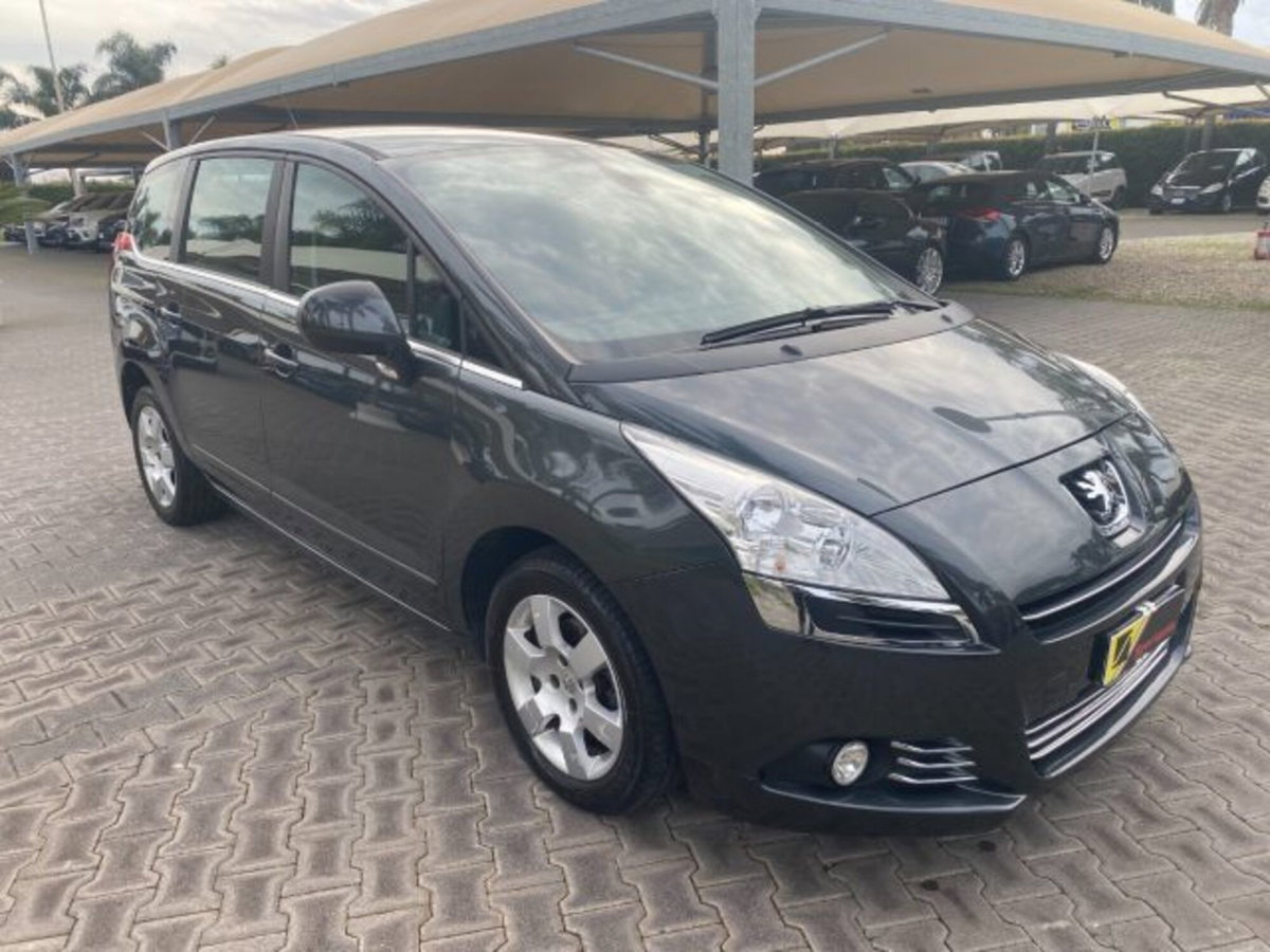 Peugeot 5008 1.6 HDi 115CV Business (2)