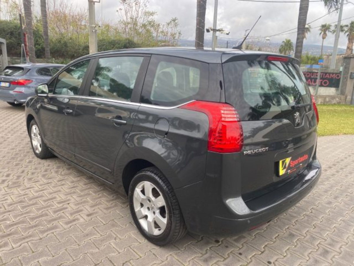 Peugeot 5008 1.6 HDi 115CV Business (20)