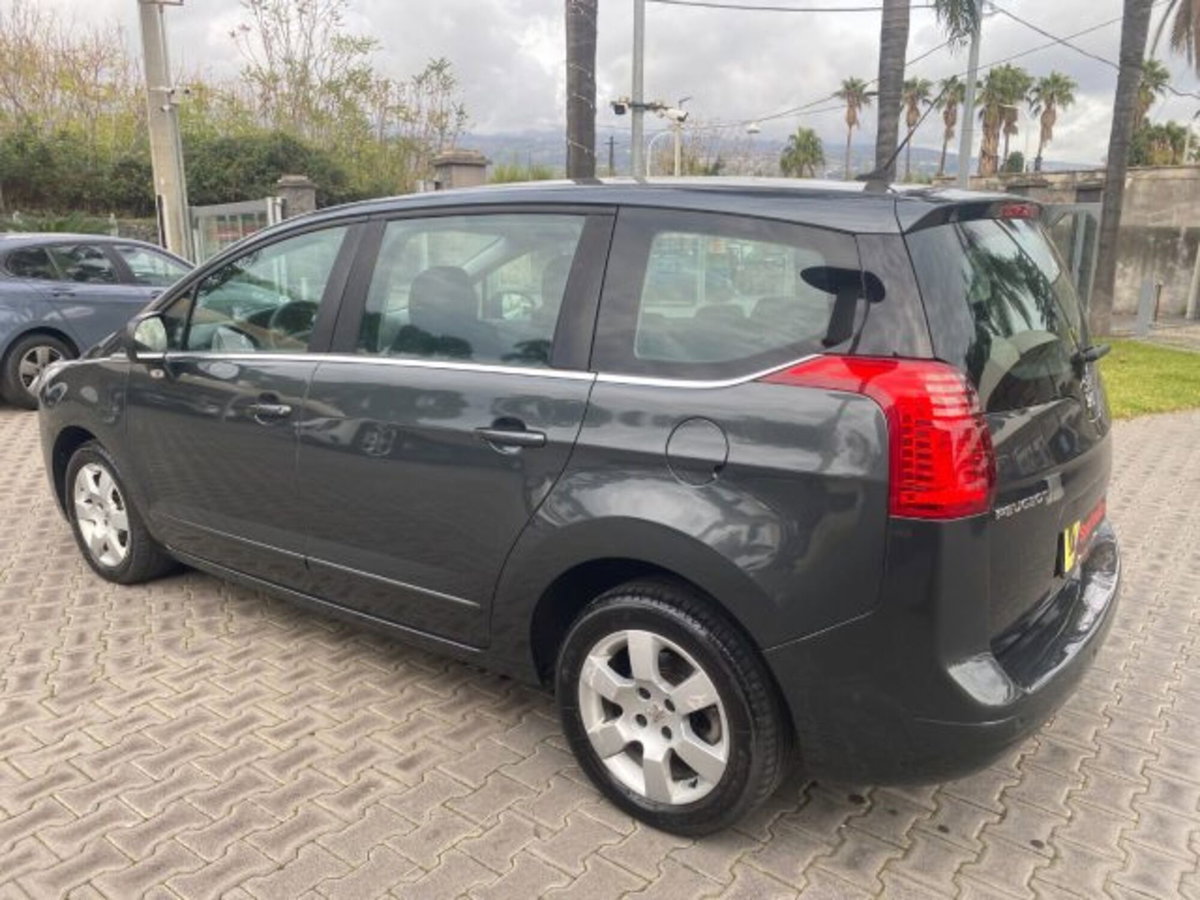 Peugeot 5008 1.6 HDi 115CV Business (3)