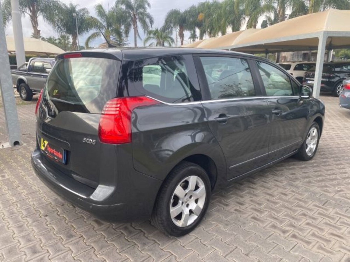 Peugeot 5008 1.6 HDi 115CV Business (4)