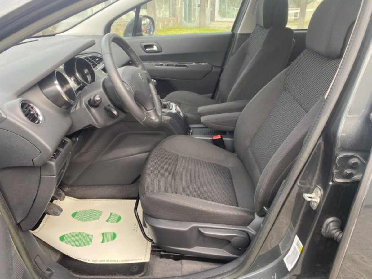Peugeot 5008 1.6 HDi 115CV Business (6)